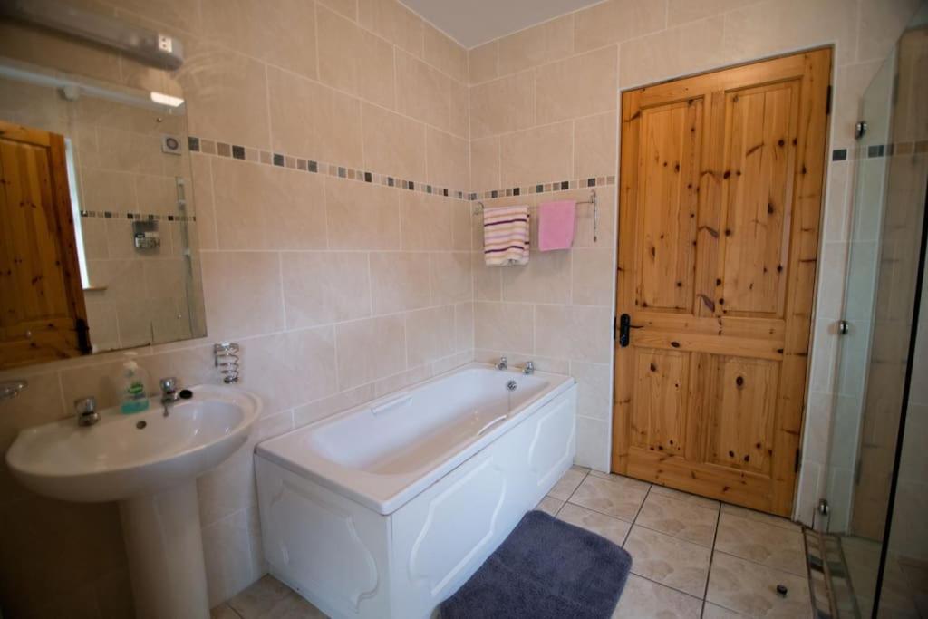 *Spacious Irish Cottage* Fanore Bagian luar foto
